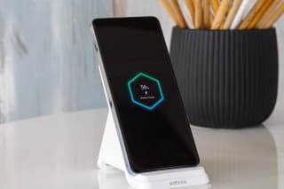 Επιτοίχιος φορτιστής Infinix 68W και ασύρματη βάση φόρτισης 50W