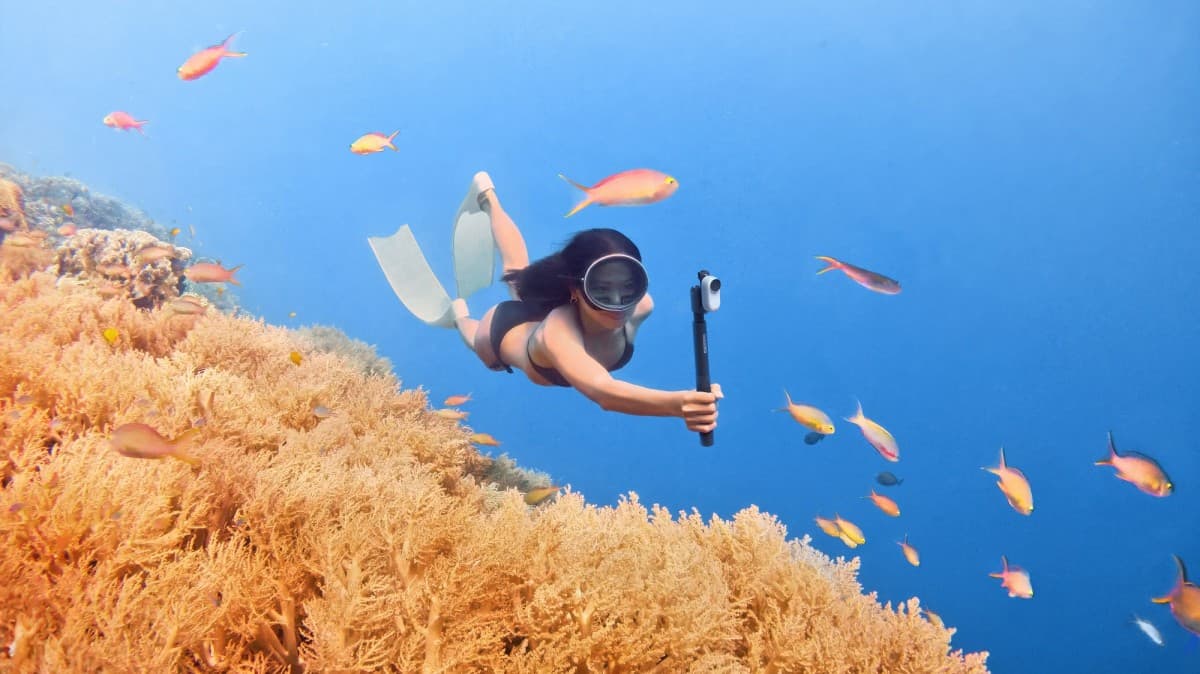 Ανακοινώθηκε το Insta360 GO 3: μια μικροσκοπική κάμερα δράσης με αναδιπλούμενη οθόνη δράσης