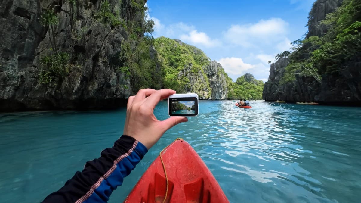 Ανακοινώθηκε το Insta360 GO 3: μια μικροσκοπική κάμερα δράσης με αναδιπλούμενη οθόνη δράσης