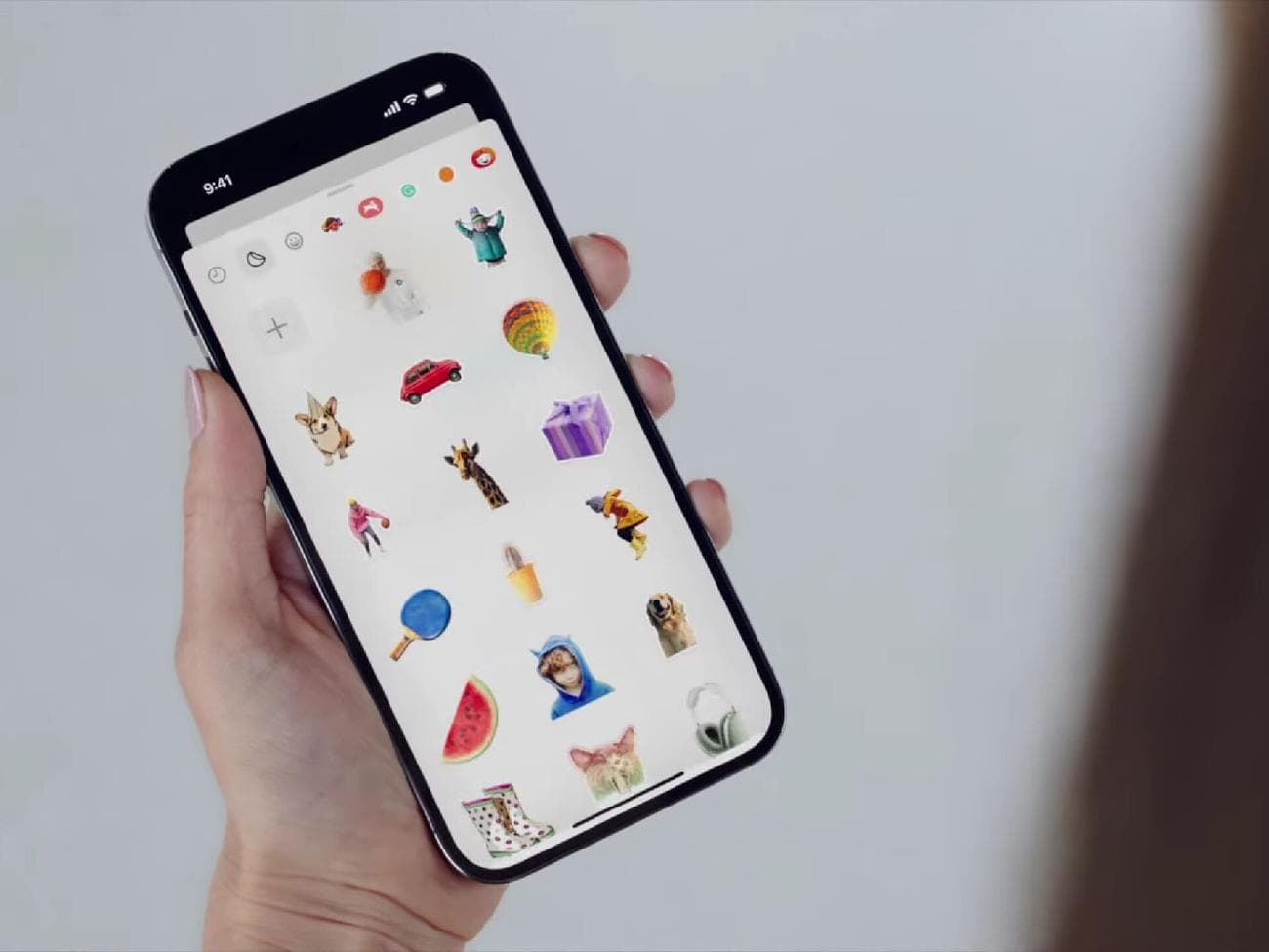 Προφανώς, τα περισσότερα από αυτά έχουν αποκοπεί από πραγματικές φωτογραφίες.  Καθαρός!  - Τόνοι νέων λειτουργιών iMessage έρχονται στο iPhone σας με το iOS 17!