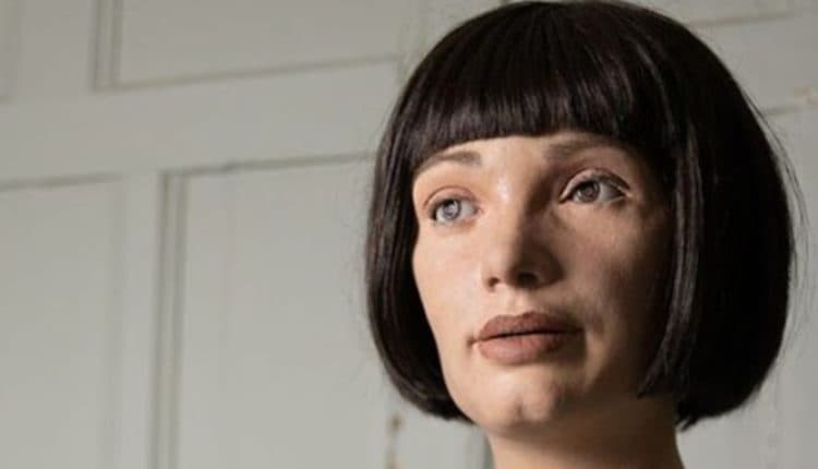 Αυτό είναι το πρώτο ανθρωποειδές ρομπότ - καλλιτέχνης στον κόσμο