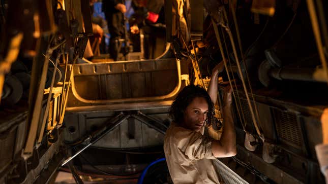 Η Έλενα σώζει τον Ίντι.