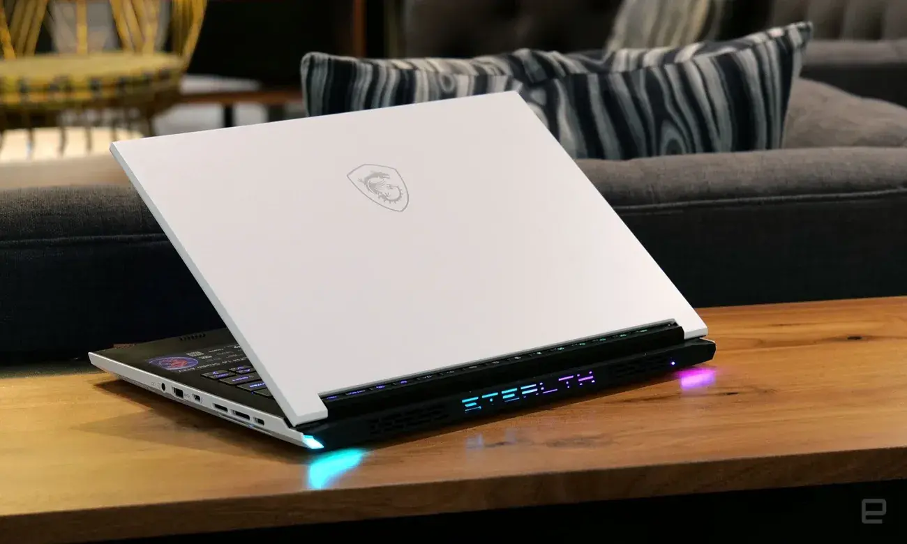 Μία από τις έξυπνες πινελιές στη σχεδίαση του Stealth 14 Studio είναι ο πίσω φωτισμός RGB που συλλαβίζει το όνομα του συστήματος. 