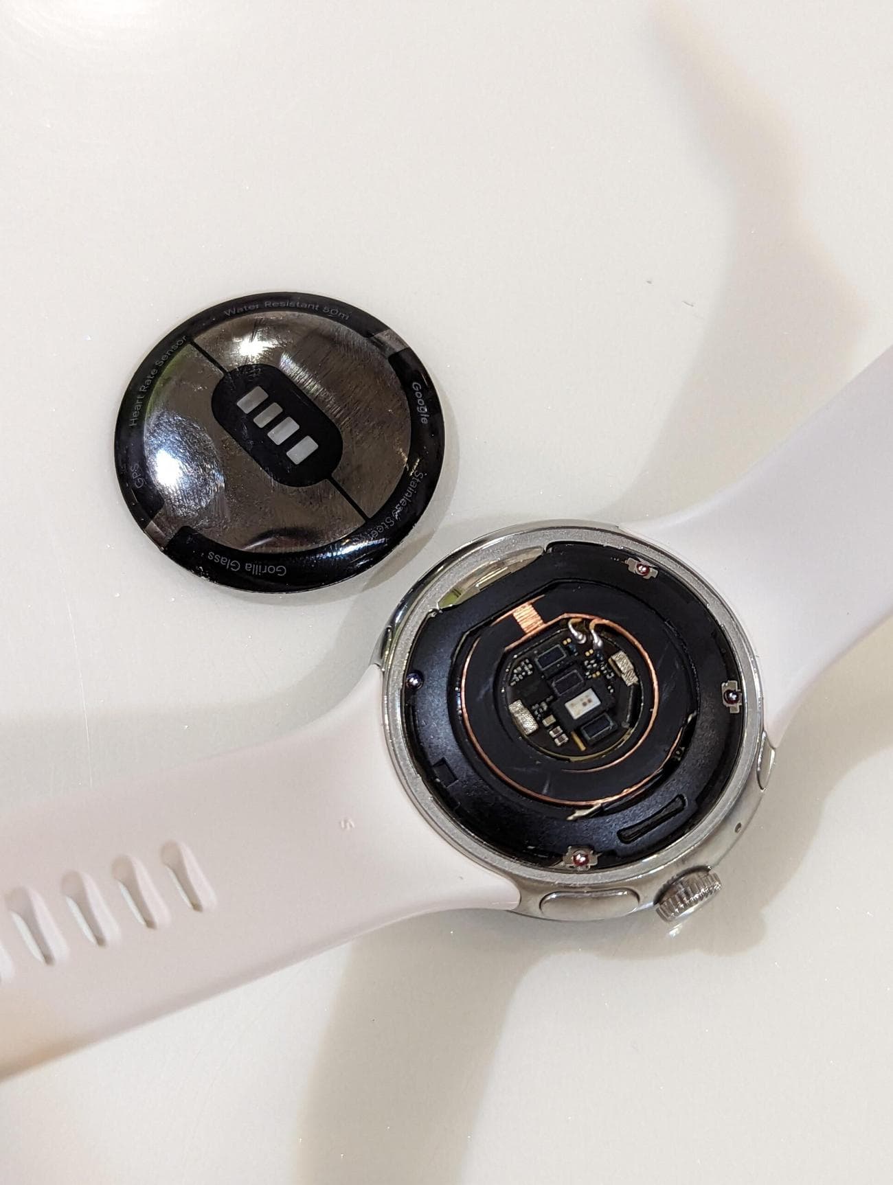 , Ουφ, μερικές μονάδες Pixel Watch ανοίγουν τυχαία, TechWar.gr