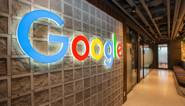 Google: Με... απειλές επαναφέρει στο γραφείο τους εργαζόμενους με τηλεργασία - Οικονομικός Ταχυδρόμος