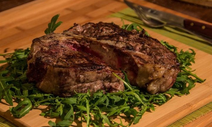 O μεγάλος κίνδυνος για όσους τρώνε πολύ κρέας