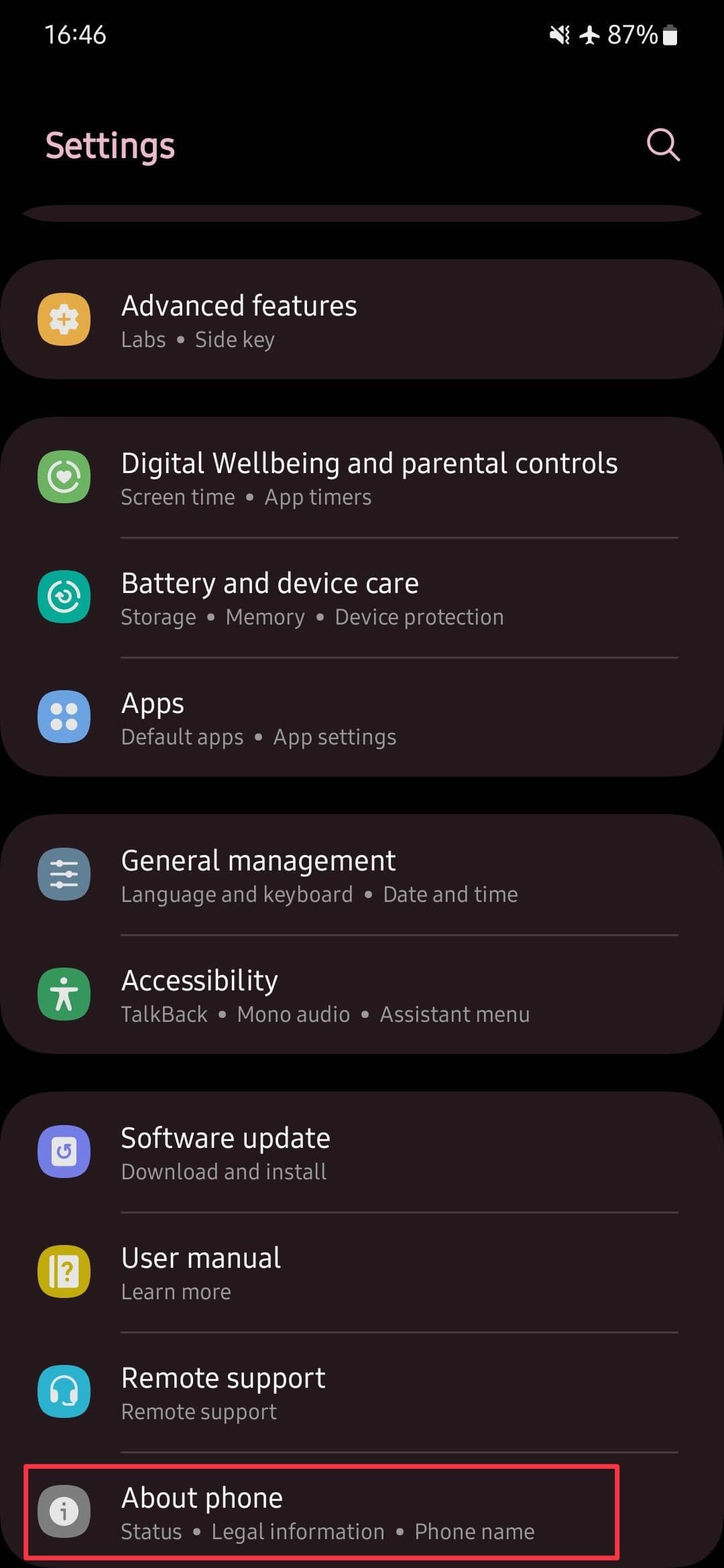 Επιλέγοντας την ενότητα Πληροφορίες για το τηλέφωνο σε ένα τηλέφωνο Samsung