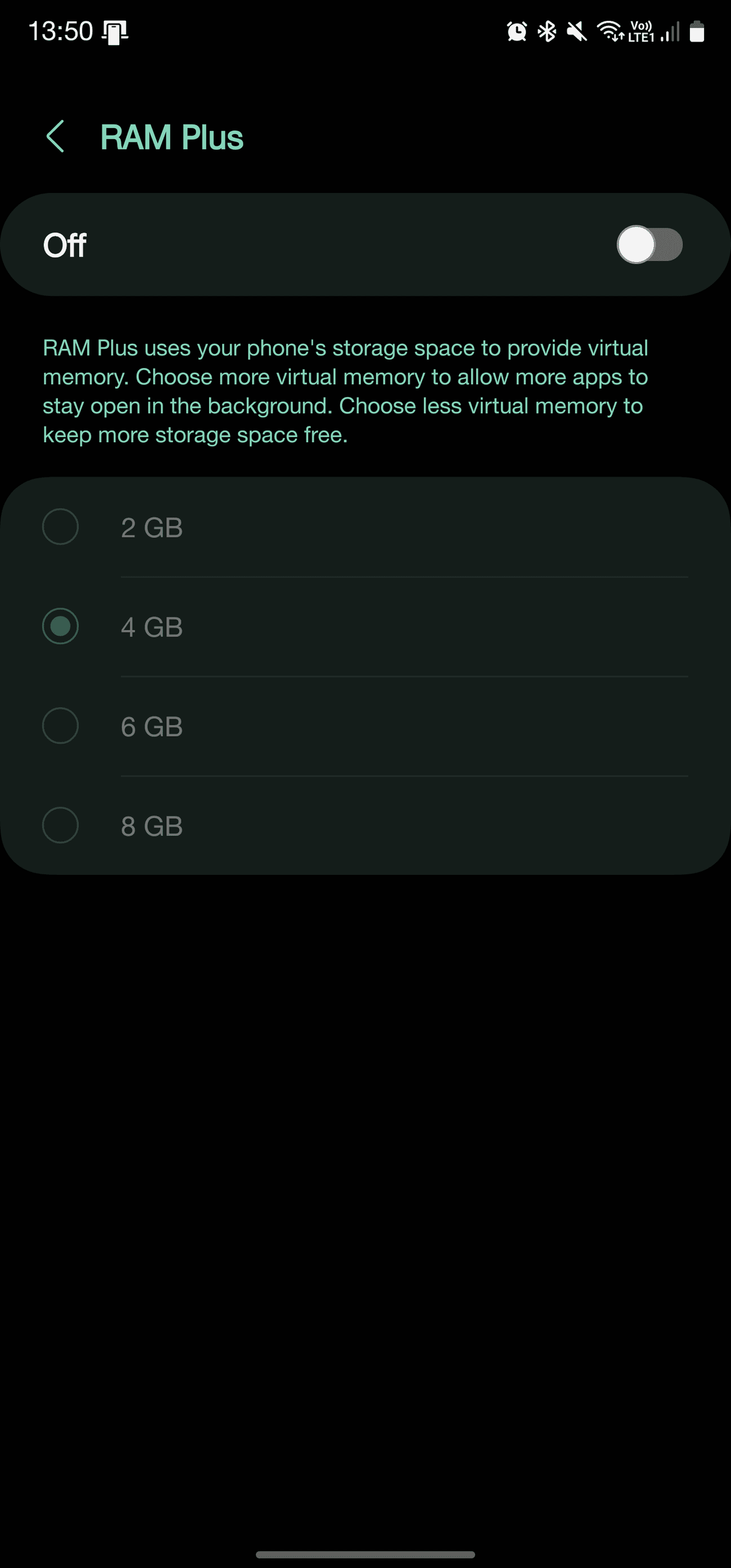 στιγμιότυπο οθόνης της εναλλαγής RAM Plus σε τηλέφωνο Android με μαύρο φόντο