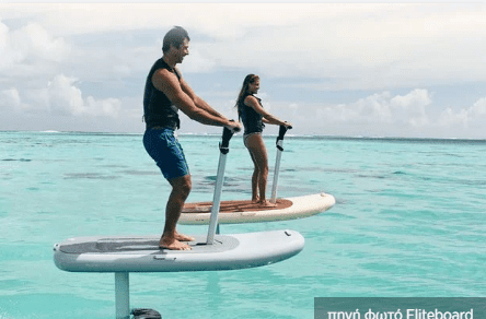 Σανίδα «σκούτερ» για ιπτάμενες βόλτες στη θάλασσα (βίντεο)