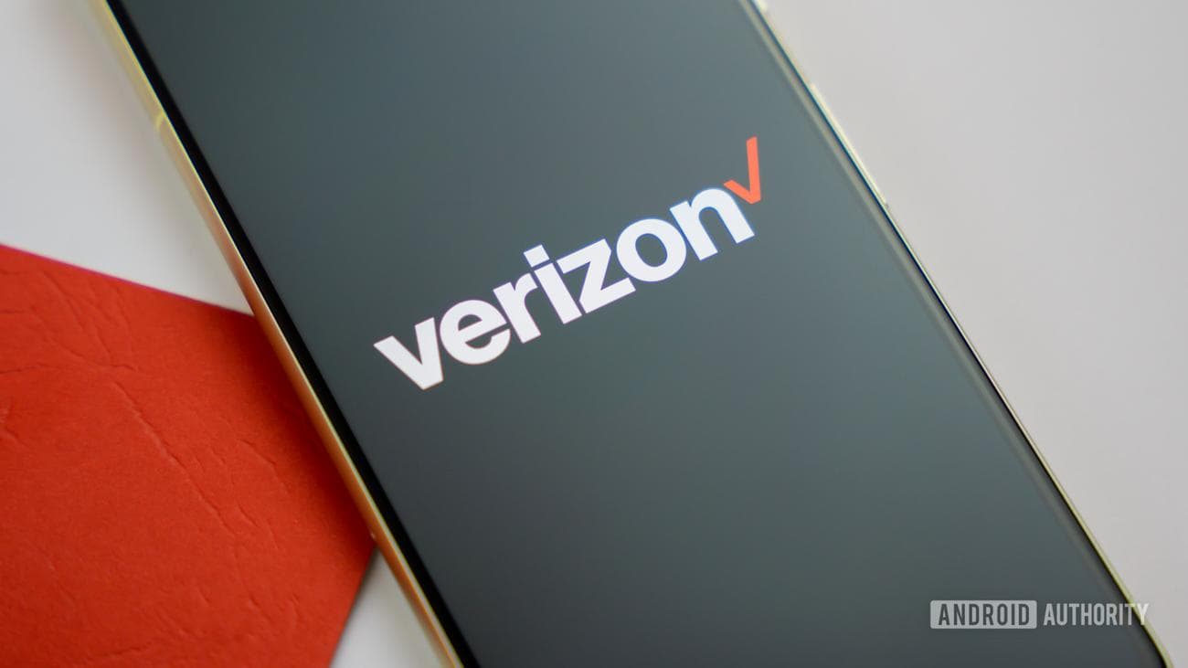 Λογότυπο Verizon στο smartphone με χρωματιστό φόντο φωτογραφία 9