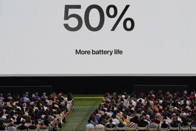 Apple: Παρουσίασε τα ακουστικά επαυξημένης πραγματικότητας -