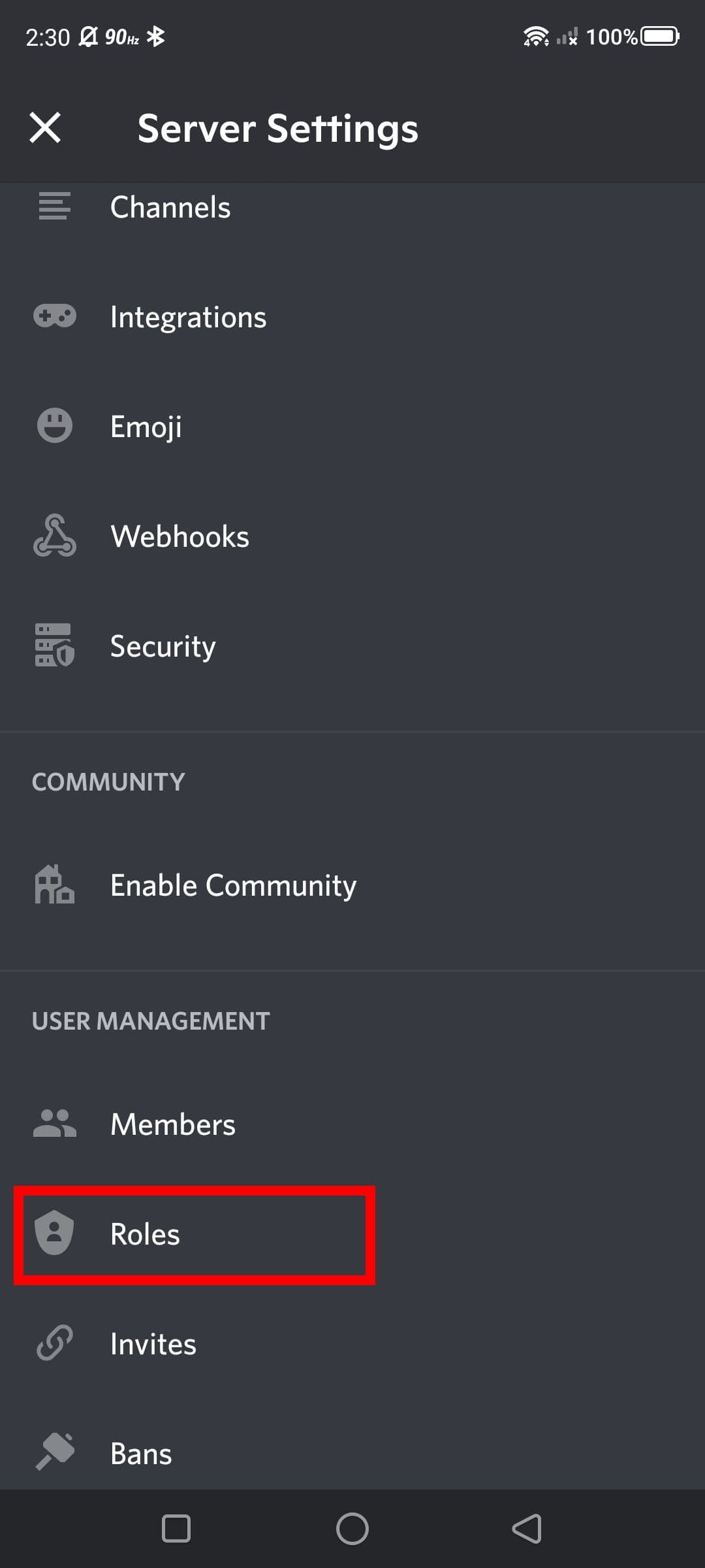 Οπτικό βοήθημα με κόκκινο ορθογώνιο περίγραμμα που περιγράφει το κουμπί Ρόλοι στην εφαρμογή Discord για κινητά