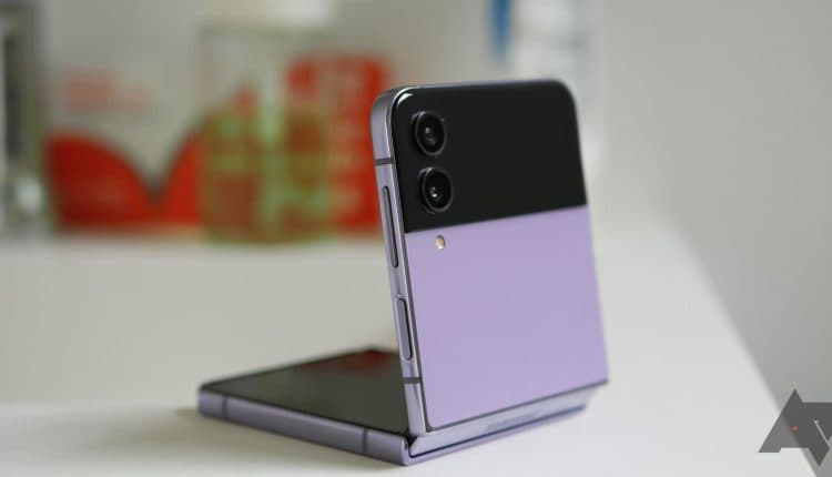 galaxy-flip-4-standing