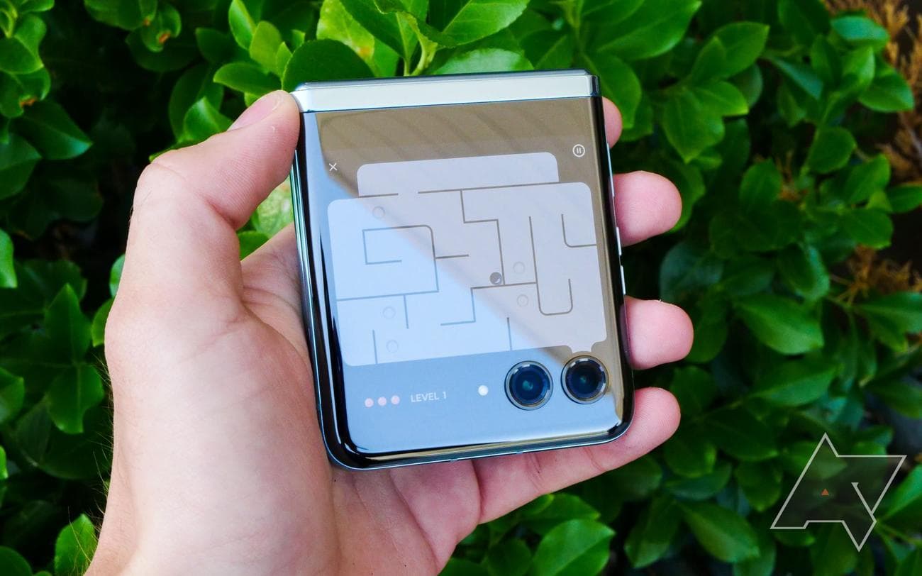 moto-razr-plus-hands-on-11