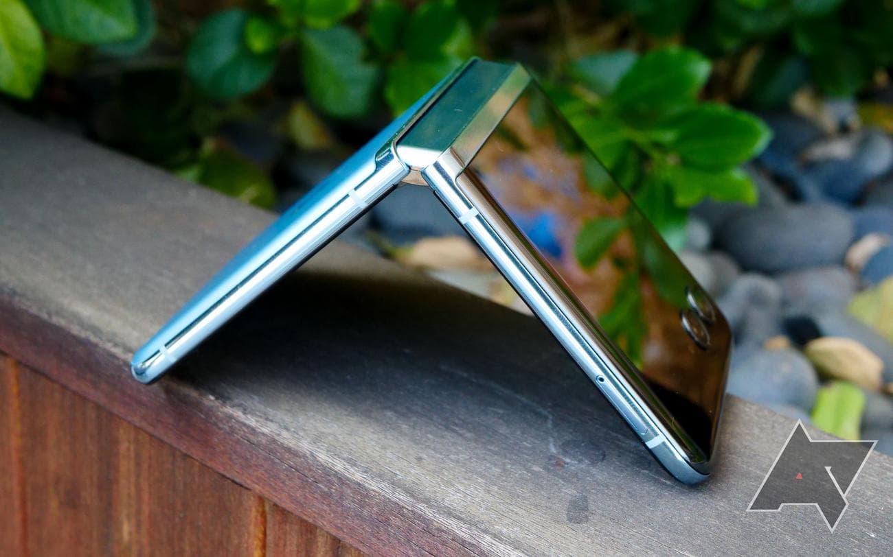 moto-razr-plus-hands-on-16