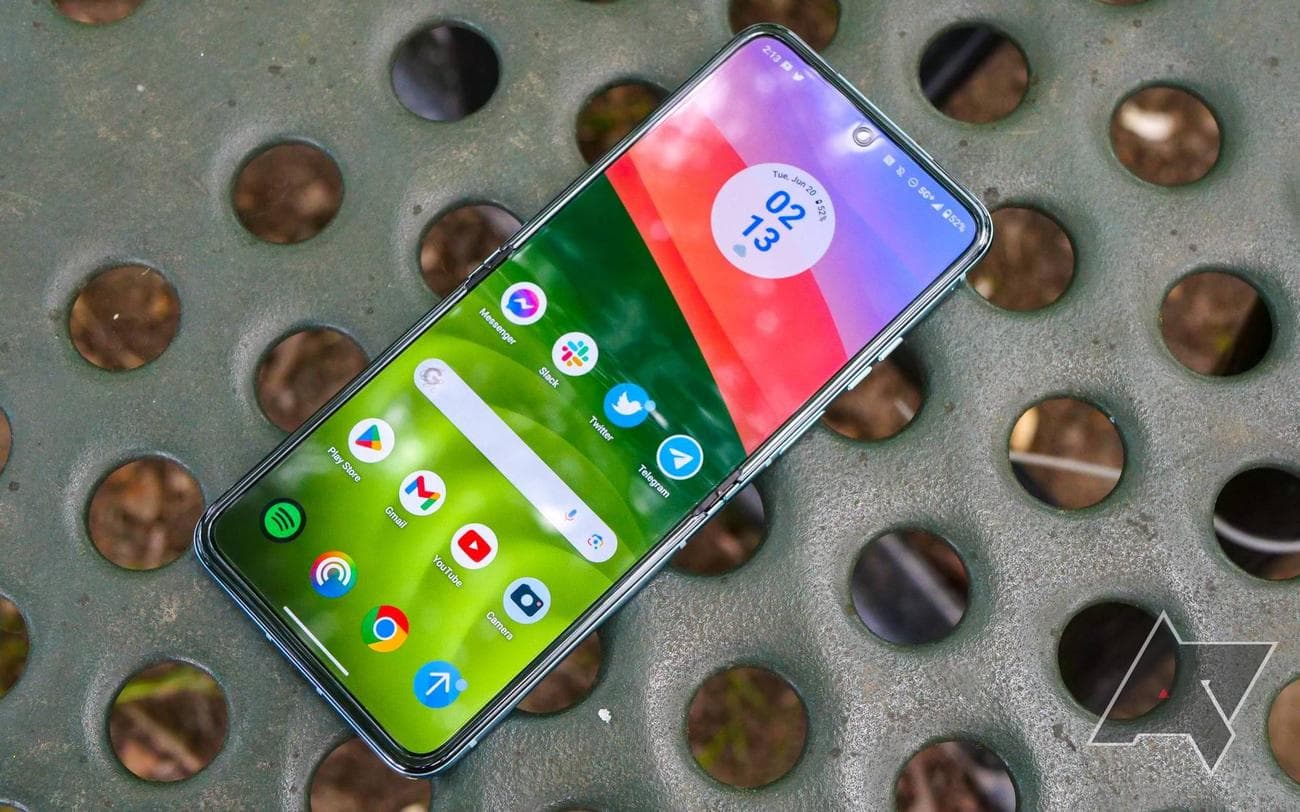 moto-razr-plus-review-04