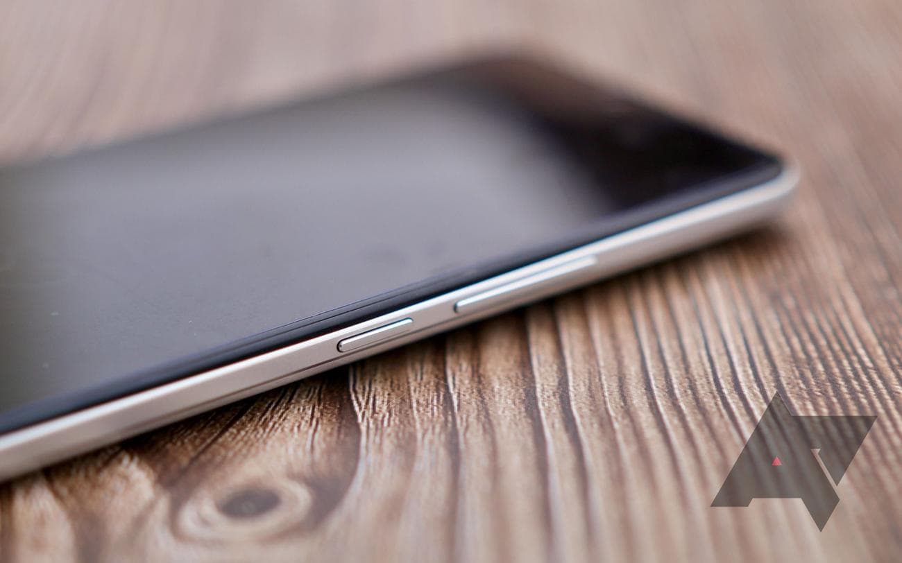 Poco F5 Pro power button