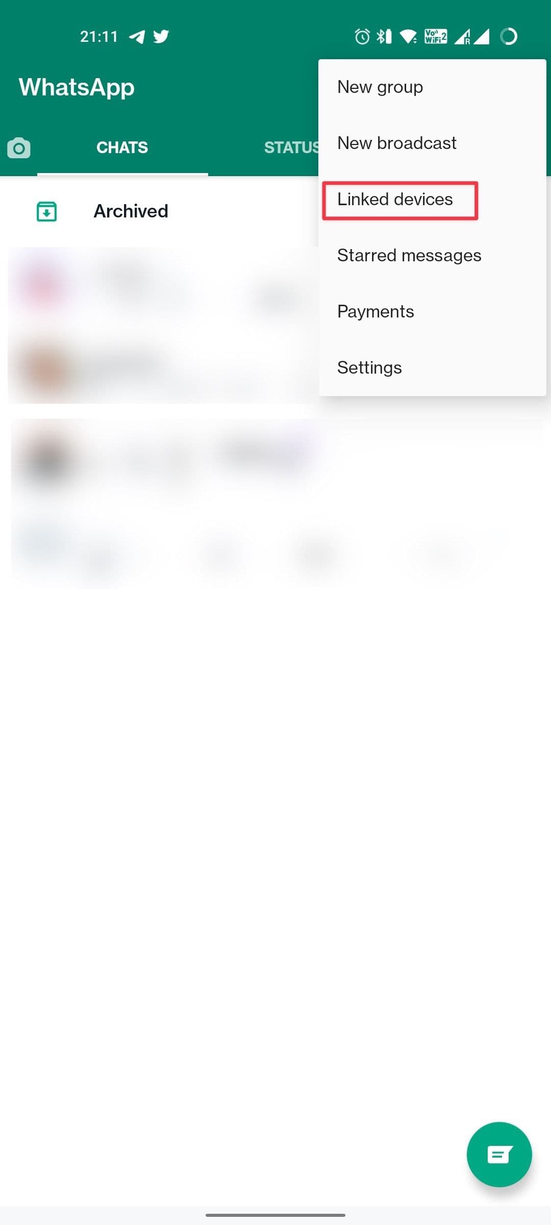 Ένα στιγμιότυπο οθόνης της εφαρμογής WhatsApp Android δείχνει τις Συνδεδεμένες συσκευές που περιγράφονται στο μενού 