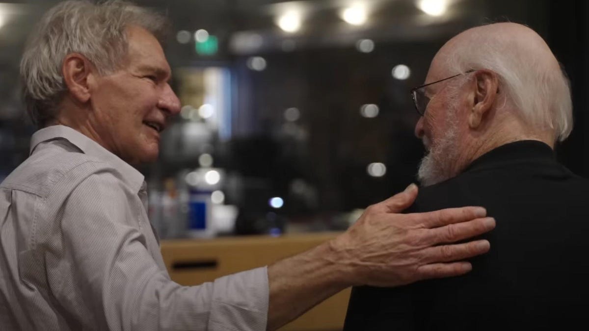 Δείτε τον Ηχογραφεί τη μουσική
