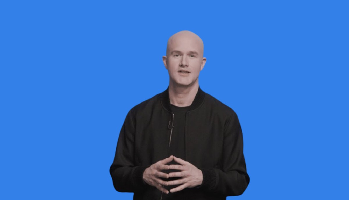 Δεσμεύει assets της Binance, μηνύει την Coinbase