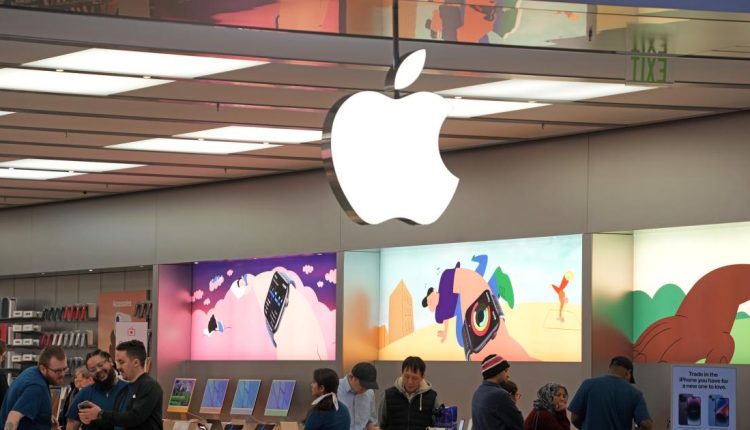 Η Apple φέρεται να δοκιμάζει υπολογιστές Mac υψηλής τεχνολογίας που τροφοδοτούνται από τα νέα της τσιπ M2
