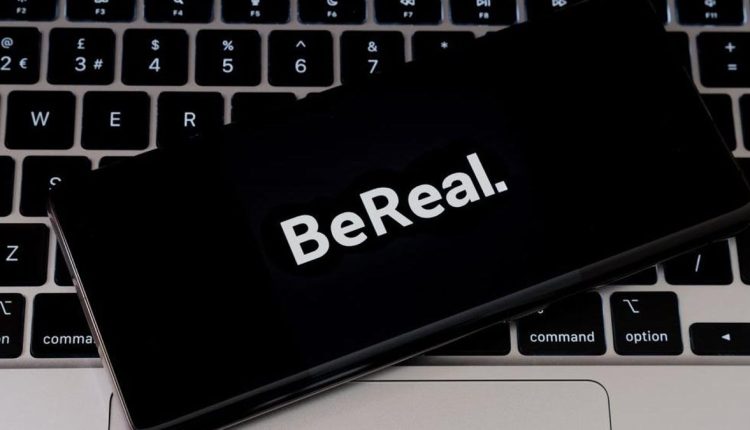 Η BeReal προσπαθεί να διατηρήσει το buzz με τη νέα λειτουργία συνομιλίας που μοιάζει με το Instagram
