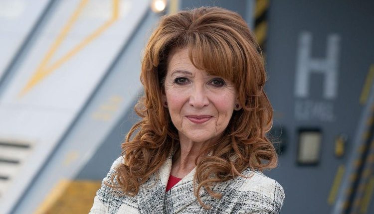 Η Bonnie Langford επιστρέφει ως Mel Bush στη σεζόν του 2024
