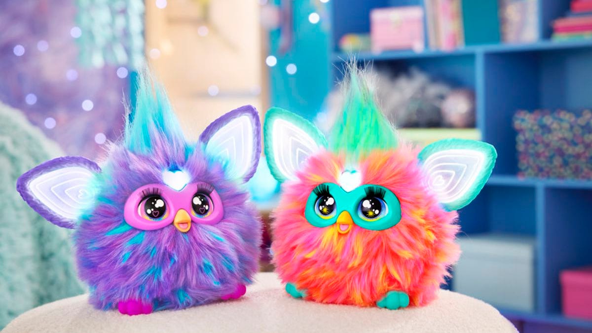 Η Hasbro φέρνει πίσω τον Furby για την 25η επέτειο
