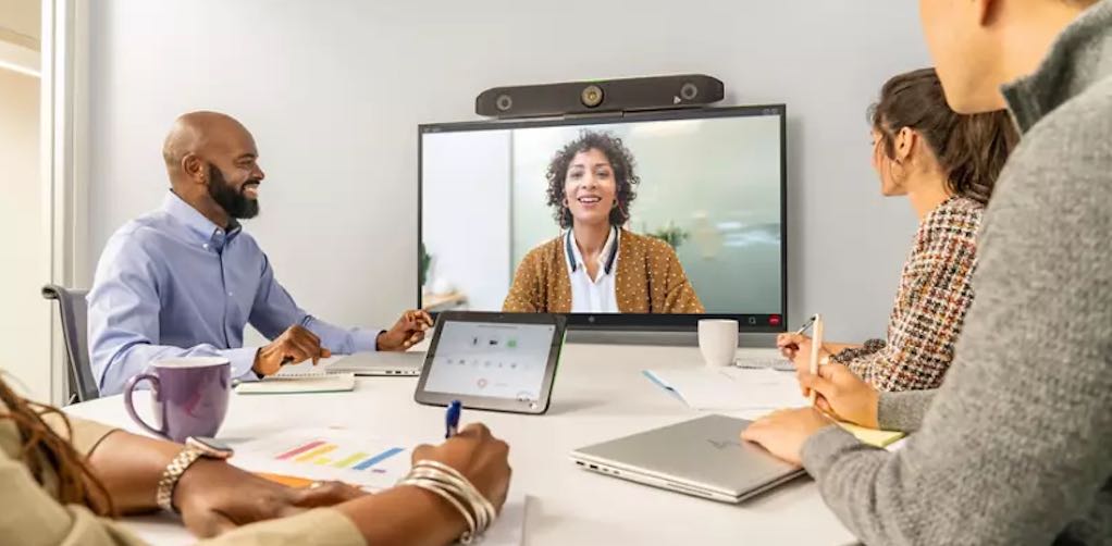 Η Poly ενισχύει το υβριδικό οικοσύστημα με εμπειρίες βασισμένες στην Τεχνητή Νοημοσύνη σε συνέδριο τηλεπικοινωνιών