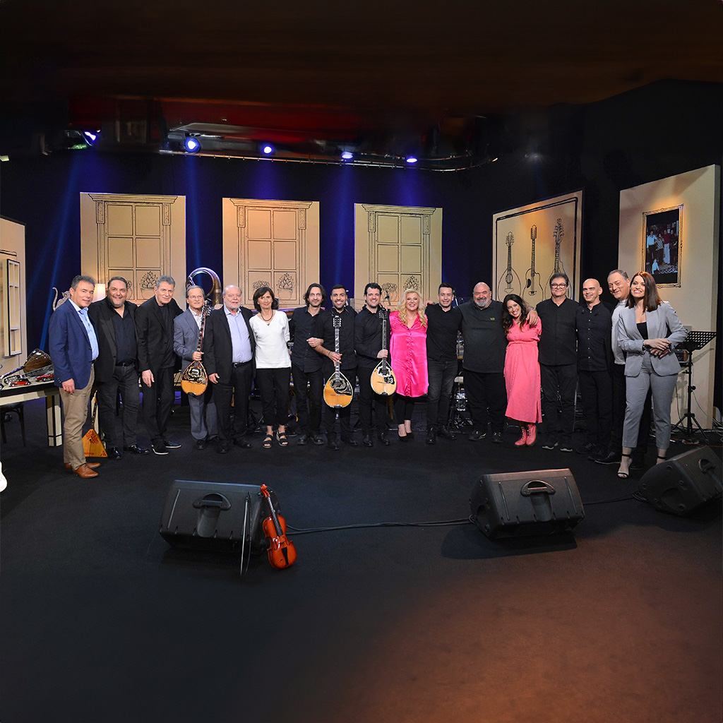 "Η Αυλή των Χρωμάτων", αφιέρωμα στον αξέχαστο Στράτο Διονυσίου στην τελευταία εκπομπή της φετινής σεζόν - Digitaltvinfo.gr