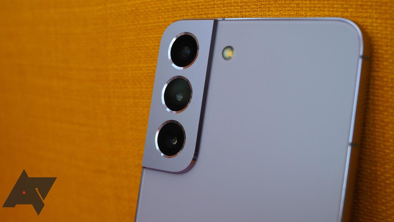 Camera module on back of Galaxy S22