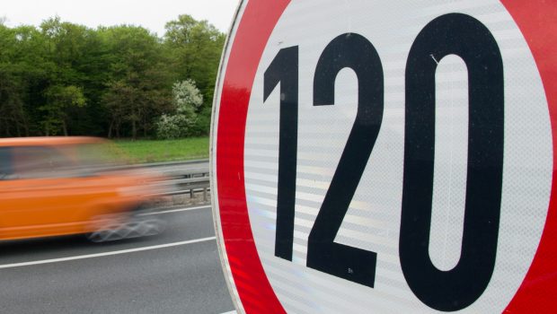 Ιταλία: Οι δήμοι θα μπορούν να μειώνουν τα όρια ταχύτητας για περιορισμό της ρύπανσης