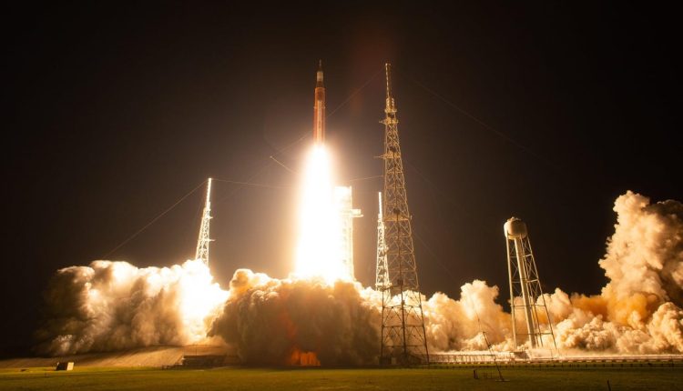 Μήνυση κατηγορεί την Boeing για απάτη συνεργάτη για την NASA Rocket
