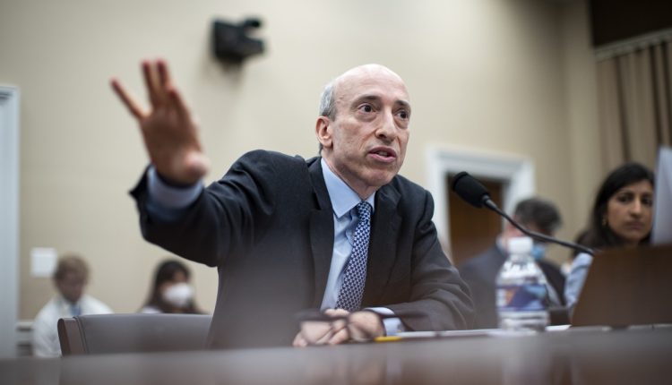 Ο Πρόεδρος της SEC, Gensler, επικρίνει τη βιομηχανία κρυπτογράφησης μετά από χρεώσεις αντιπροσωπείας Binance, Coinbase
