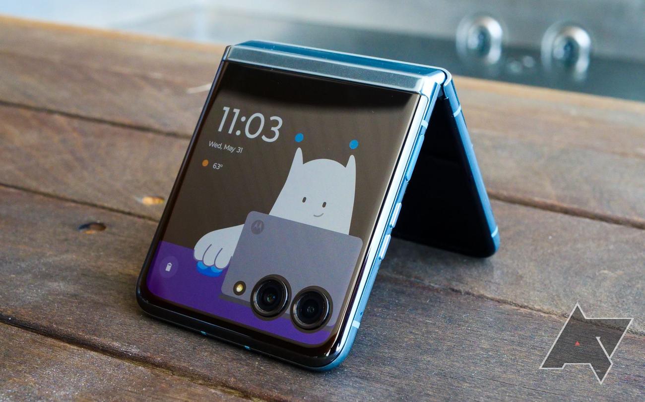 moto-razr-plus-hands-on-08