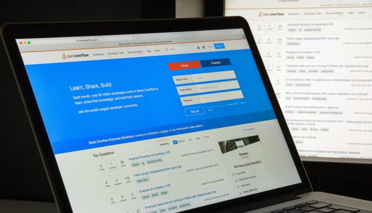 Οι επόπτες του Stack Overflow σταματούν την εργασία τους σε ένδειξη διαμαρτυρίας για τις χαλαρές οδηγίες περιεχομένου που δημιουργείται από AI
