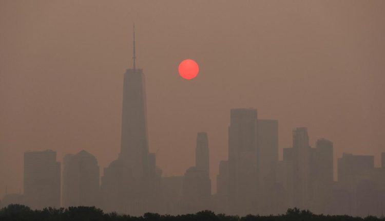 Πώς να φτιάξετε ένα φίλτρο αέρα ανεμιστήρα κουτιού για να ξεφύγετε από τον καπνό της δασικής πυρκαγιάς στον Καναδά
