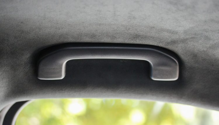  Σε τι χρησιμεύει η λαβή στο πίσω κάθισμα των αυτοκινήτων;  – LifeSavvy
