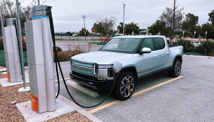 Τα Rivian EVs θα μπορούσαν να λάβουν μια μεγάλη αναβάθμιση λογισμικού - Review Geek
