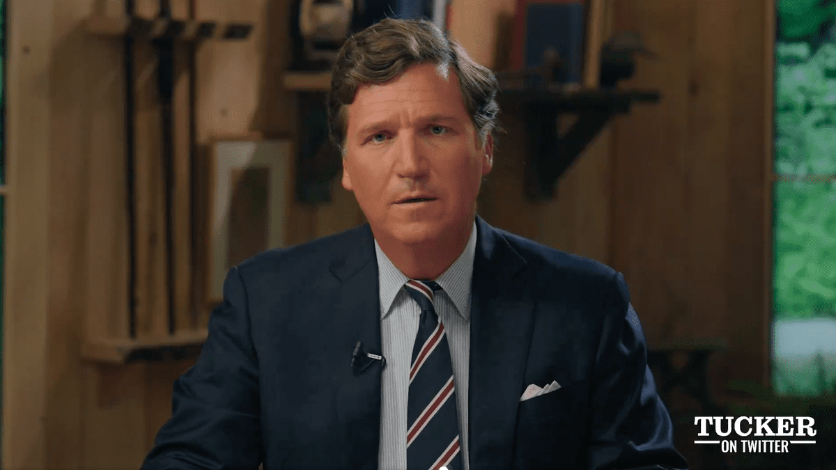 Το Fox News στέλνει τον Tucker Carlson να σταματήσει και να σταματήσει για την εκπομπή στο Twitter