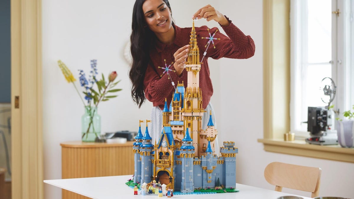 Το νέο κάστρο της Lego Disney έρχεται στις 4 Ιουλίου: 4.837 κομμάτια, 8 μίνι-σύκα
