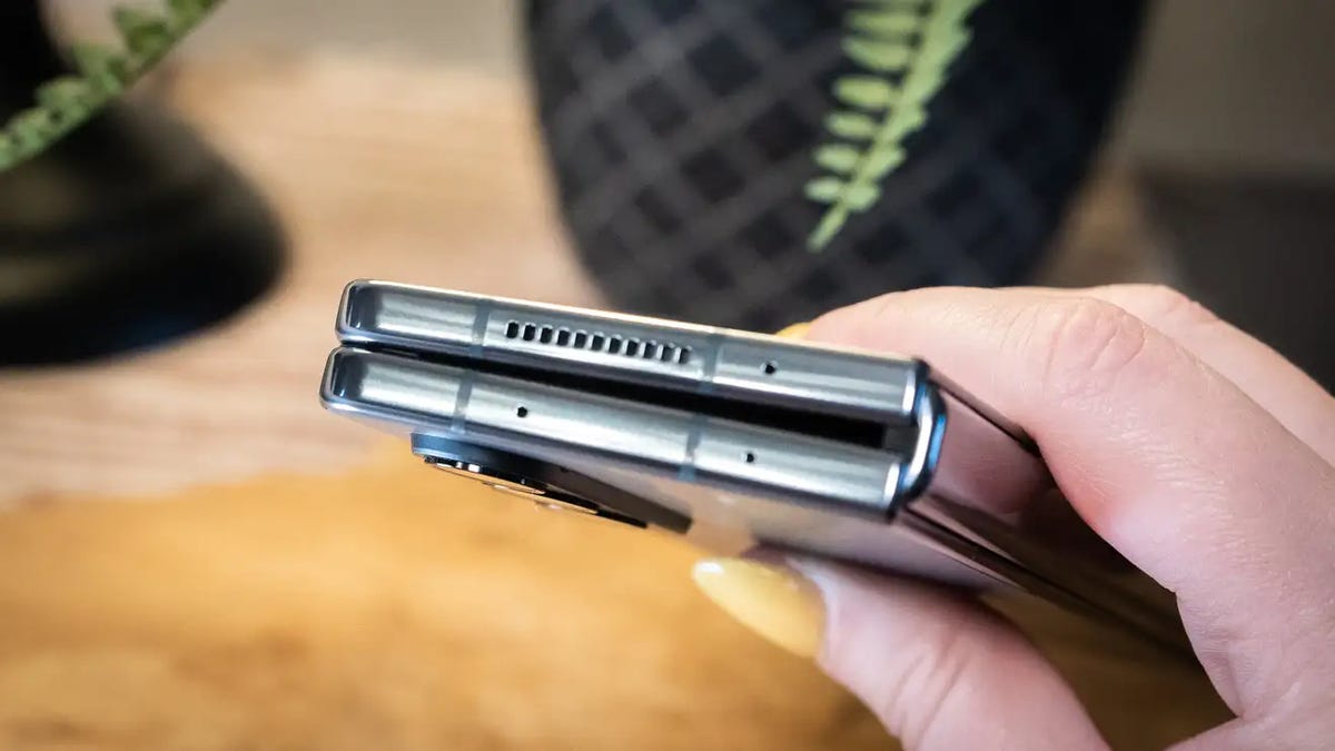 Φωτογραφίες που διέρρευσαν—Το Samsung Galaxy Z Fold 5 και το Flip 5 θα κλείσουν πλήρως
