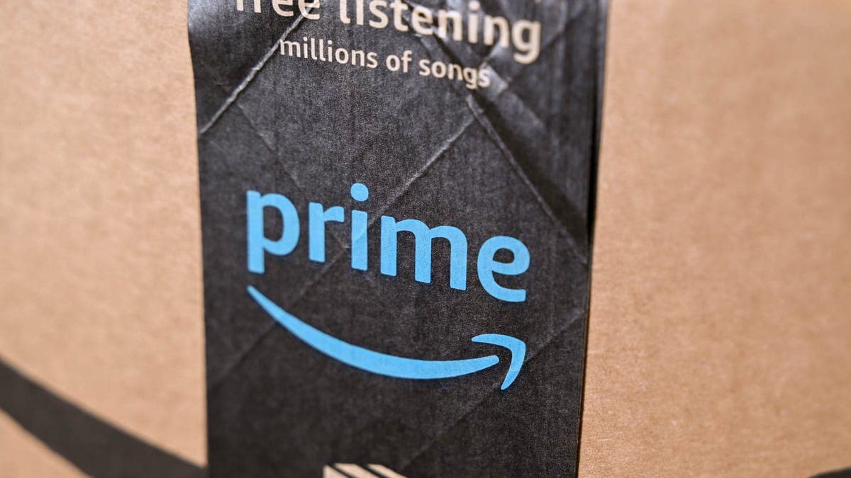 Το λογότυπο Amazon Prime στην ταινία συσκευασίας