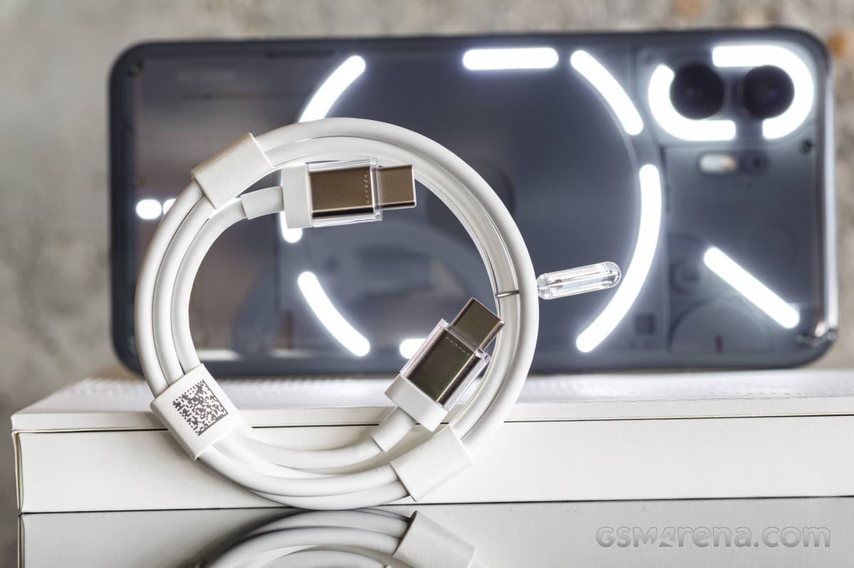 Τίποτα Τηλέφωνο (2) κριτική