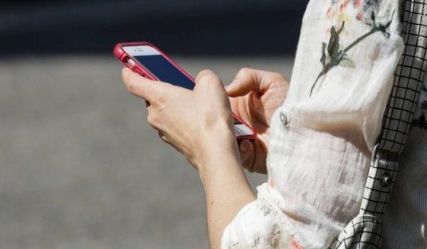 Voice cookies: Πώς να τα απενεργοποιήσετε για να μην σας ακούει το κινητό σας