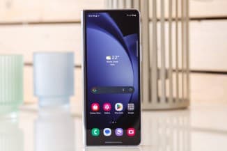 Οθόνη καλύμματος 6,2” και εσωτερική οθόνη 7,6”.