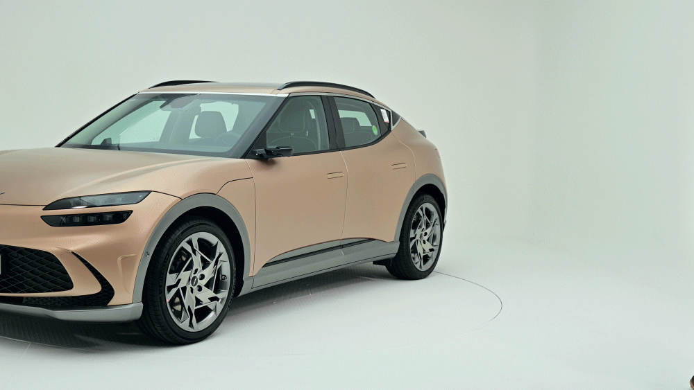 Ένα κινούμενο σχέδιο ενός αυτοκινήτου που ξεκλειδώνει αυτόματα τις πόρτες του όταν πλησιάζει ο ιδιοκτήτης του.