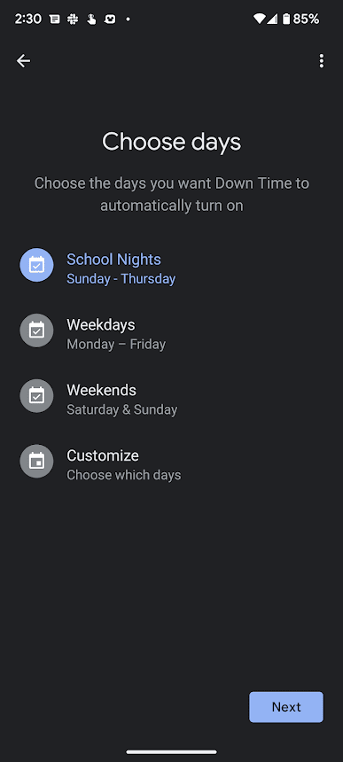 Ολοκλήρωση της εγκατάστασης σε ένα έξυπνο ηχείο για την οριστικοποίηση του νέου προγράμματος ψηφιακής ευεξίας.