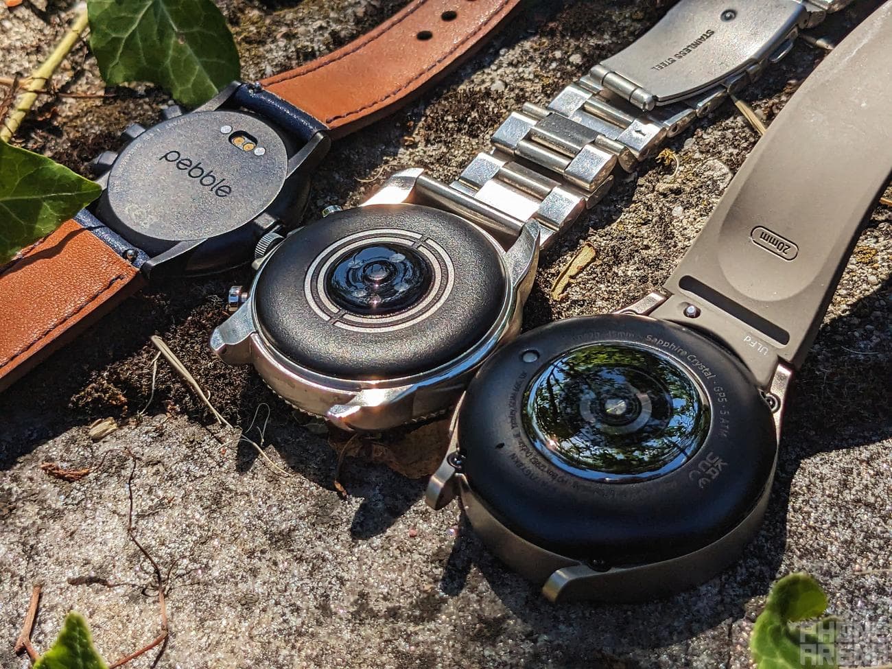 Μπορεί να μην μοιάζει, αλλά ένα από αυτά είναι στην πραγματικότητα μια μικροσκοπική σόμπα.  |  Πίστωση εικόνας&nbsp;— PhoneArena - Το Fossil Gen 6 κυριολεκτικά με έκανε να κάψω και αυτό δεν είναι κάποιου είδους δήλωση μόδας