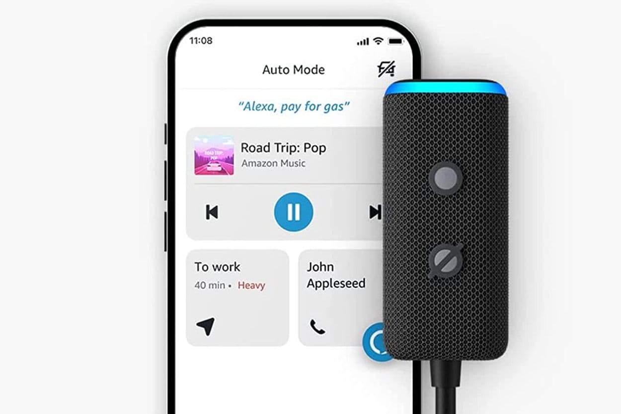 Echo Auto και ένα τηλέφωνο που εμφανίζει αυτόματη λειτουργία στο Alexa.